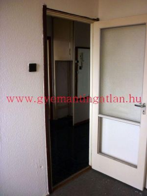 Szekszárdi 40 nm-es panellakás eladó!