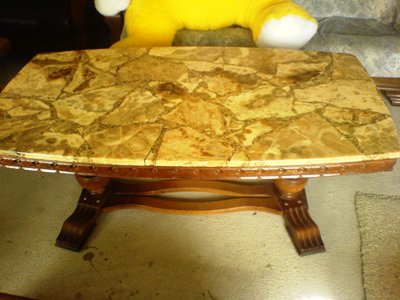 Márvány lapos dohányzó asztal