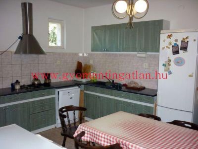 Szekszárdon, 130 nm-es, 4 szobás családi ház eladó!