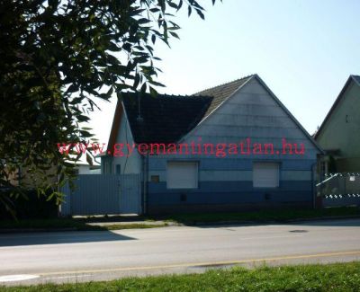 Tolnai 3 szobás családi ház jó áron eladó!