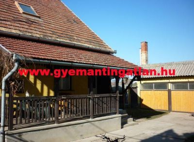 Tolnán 160 nm-es, 4+2 szobás családi ház eladó vagy elcserélhető!