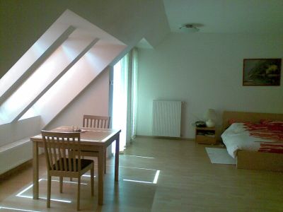 Eladó 1 szobás újszerű lakás a Kodály köröndnél