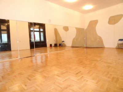 IX.ker. Angyal utcában eladó felújított, 141 nm-es lakás