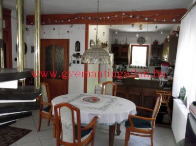 Eladó családi ház Szekszárd jó környékén 3200435