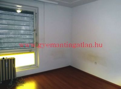 Eladó ingatlan Szekszárd központhoz közeli lakás 