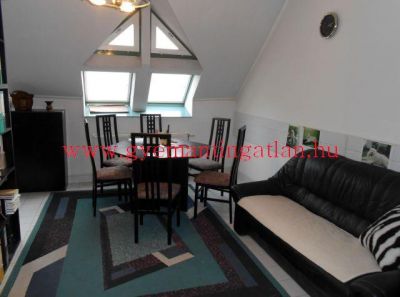 Szekszárd belvárosi 60 nm-es lakás