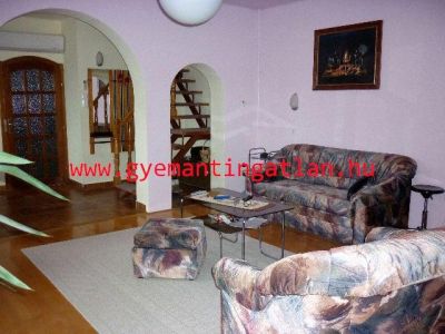 Szekszárd Mérey utcai társasházban lakás eladó