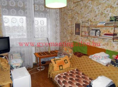 Szekszárd központi első emeleti lakás