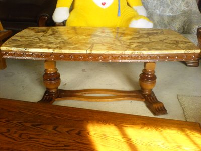 Márvány lapos dohányzó asztal