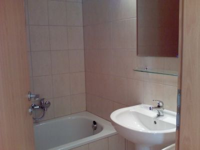 Kiadó 3 szobás újszerű lakás a Béke téren