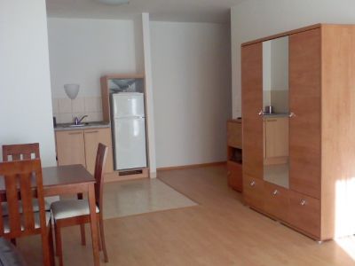 Kiadó 3 szobás újszerű lakás a Béke téren