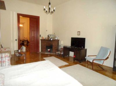 V.ker. Kígyó utcában eladó 2 szobás lakás