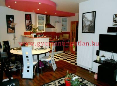 Szekszárd belvárosi egyedi gázos lakás
