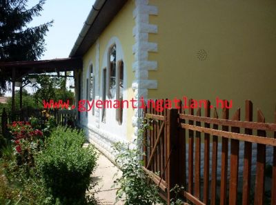 Eladó ingatlan Szekszárd külterületéhez közel családi ház 3200419 