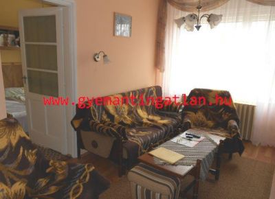 Zombán nagy családi ház eladó