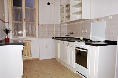 INGATLAN TULAJDONOSTÓL ELADÓ