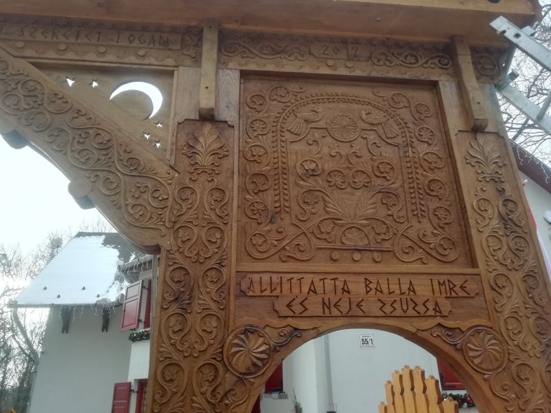  Székelykapuk, kopjafák, fafaragás,faragott bölcső, hagyományőrzés, székelytermék, dombormüvek., tor