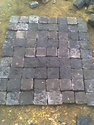 Bazalt Nagy kockakő 20cmx20cm 10cm vastagság