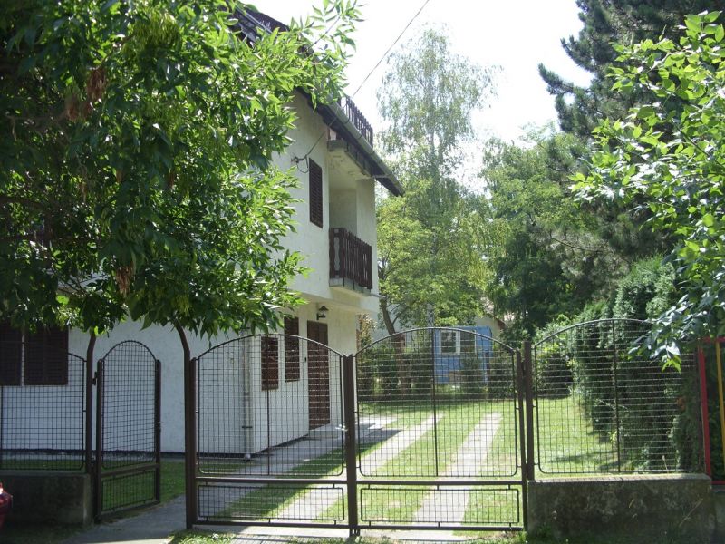 3 apartmanos nyaraló kiadó!