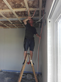 Villanyszerelőt keresek Németországba azonnalra!