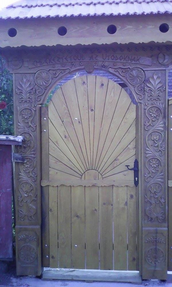 Székelykapuk, kopjafák, fafaragás, hagyományőrzés, székelytermék, dombormüvek., tornácok, ács és asz