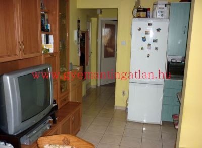 Eladó ingatlan Tolna tetőtéri téglalakás csendes helyen eladó 3200406