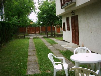 Három apartmanos nyaraló olcsón kiadó