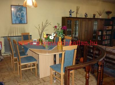 Eladó családi ház Szekszárd 3200405