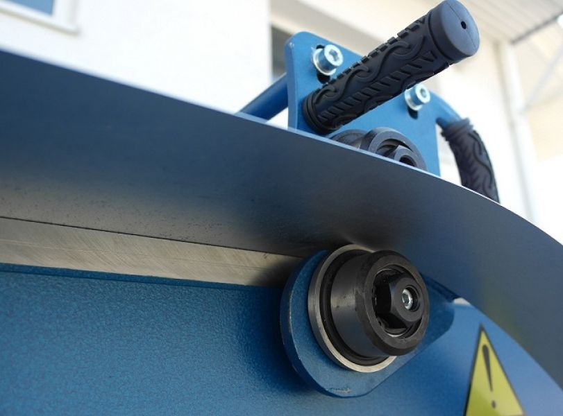 Élhajlító, bádogos gép 1400/1,2 mm