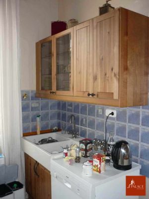 KÉT GENERÁCIÓS VILLALAKÁS AZ ÜLLŐI ÚT közelségének ellenére BÉKÉS KÖRNYÉKEN.