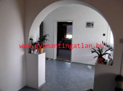 Eladó ingatlan Szekszárd családi ház 