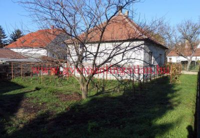 Szekszárd újvárosi részen 110 nm-es családi ház