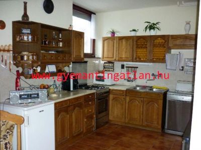 Szekszárd Mérey utcai társasházban lakás eladó