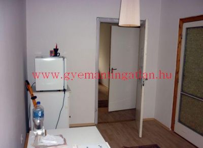 Szekszárdon orvosi rendelőként működő lakás eladó!