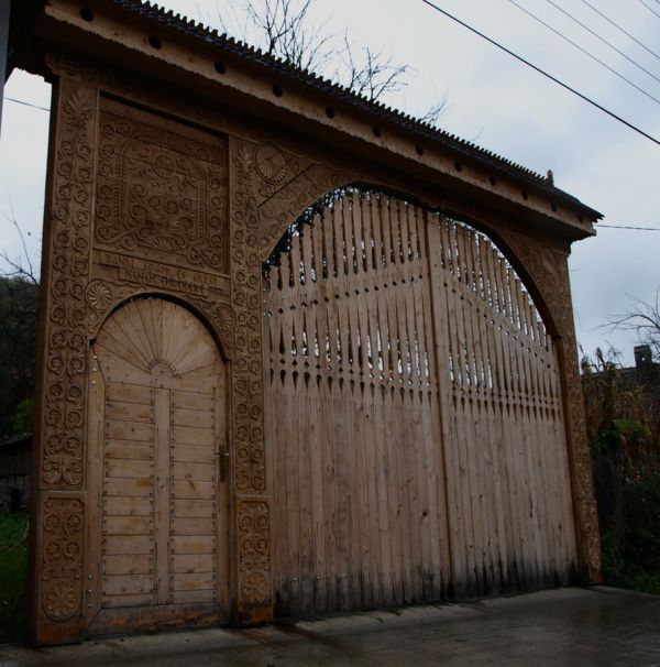 Székelykapuk, kopjafák, fafaragás,faragott bölcső, hagyományőrzés, székelytermék, dombormüvek., torn