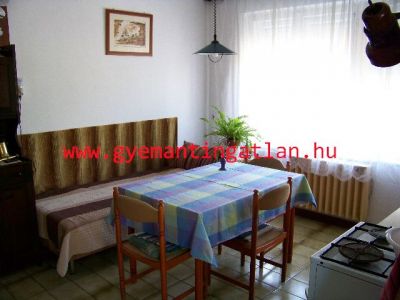 Eladó ikerházrész Szekszárd jó környékén 3200414