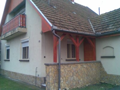 ÁRCSÖKKENÉS!!!SÜRGŐSEN ELADÓ HÁZ ajándék AUTÓVAL!!Szolnoki(1+2 fél szobás) lakáscsere lehetsége