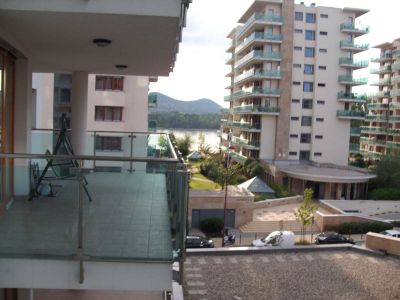 Kiadó dunai panorámás, nappali-hálós lakás Marina Parton