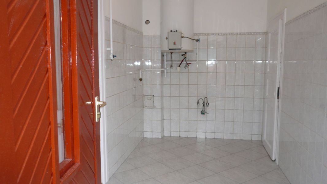 Budapesten, összkomfortos házrész eladó.