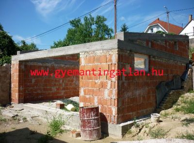 Eladó ingatlan Szekszárd jó környékén félkész ház 3200416 