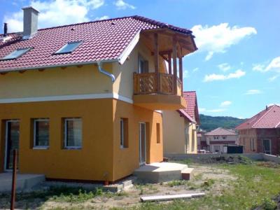 Fót új építésû panorámás részén sorházi lakás eladó