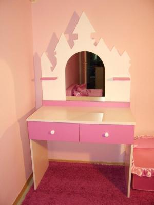 Hercegnõ nagyszekrény,komód,fésülködõ asztal,íróasztal