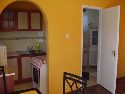 Zöld Béka Sörözõ és Apartman