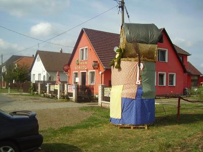 Zöld Béka Sörözõ és Apartman