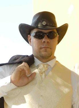 Számítógépszerelõ- karbantartó állást keres