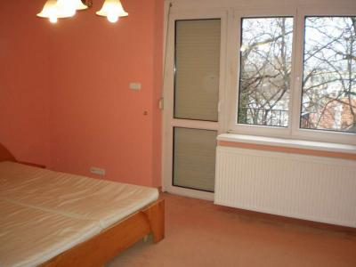 Kiadó 4 szobás, felújított lakás II.kerületben, Széher úton