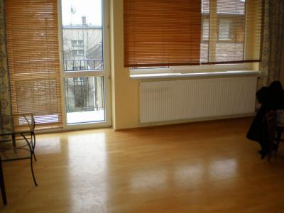 Kiadó 4 szobás, felújított lakás II.kerületben, Széher úton