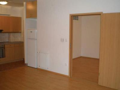 Kiadó 2 szobás lakás új építésû házban, bútorozatlanul, VII.k. Városligetnél