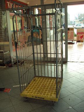 Üzletberendezés fali polc gondola zöldséges kenyeres kosár szép állapotban akciós eladók 06706305611