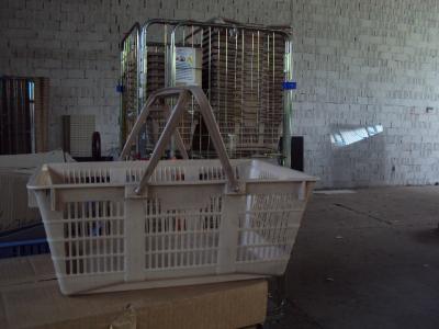 Üzletberendezés fali polc gondola zöldséges kenyeres kosár szép állapotban akciós eladók 06706305611